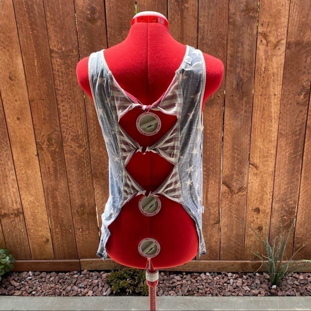 Others Follow Top - Picture 6 of 9